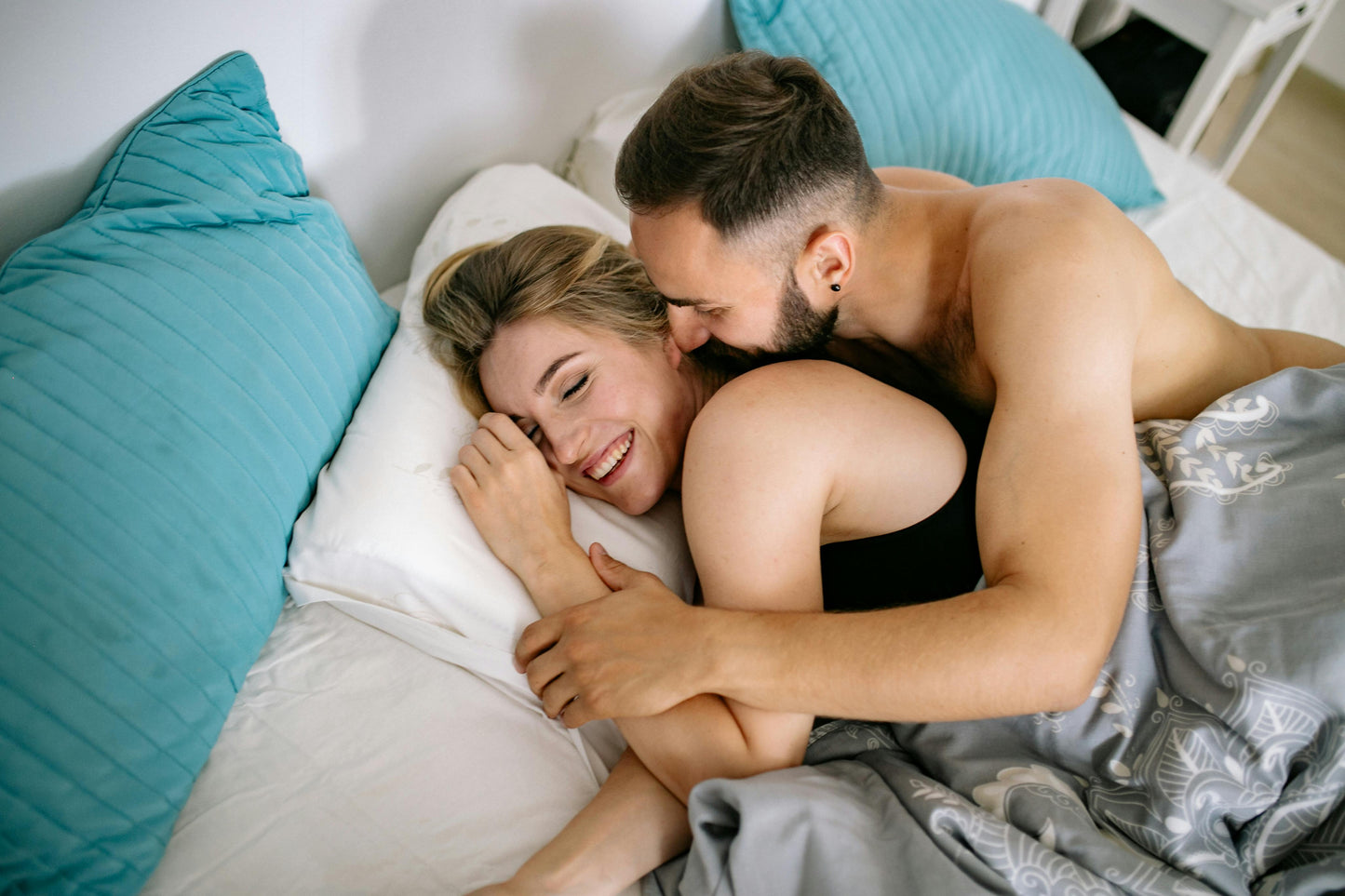 Ein Bettdeckenbezug. Zwei Zonen. Einzigartig – und nur bei uns! Mehr Intimität! Mehr Körperkontakt! Bettwäsche mit zwei gratis Kissenbezügen & kostenloser Überraschung
